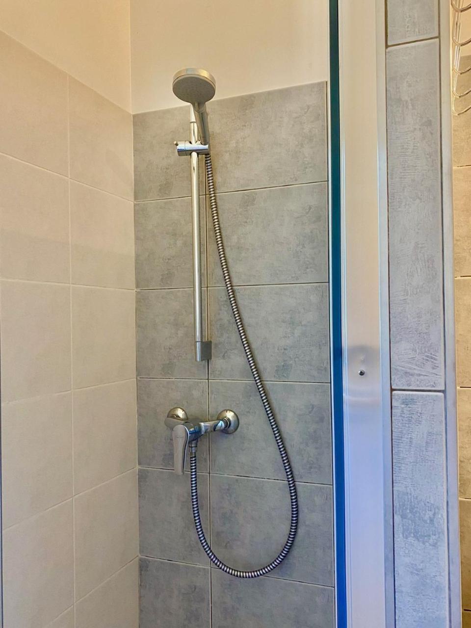 Appartement neuf et au calme proche Avignon Althen-des-Paluds Esterno foto